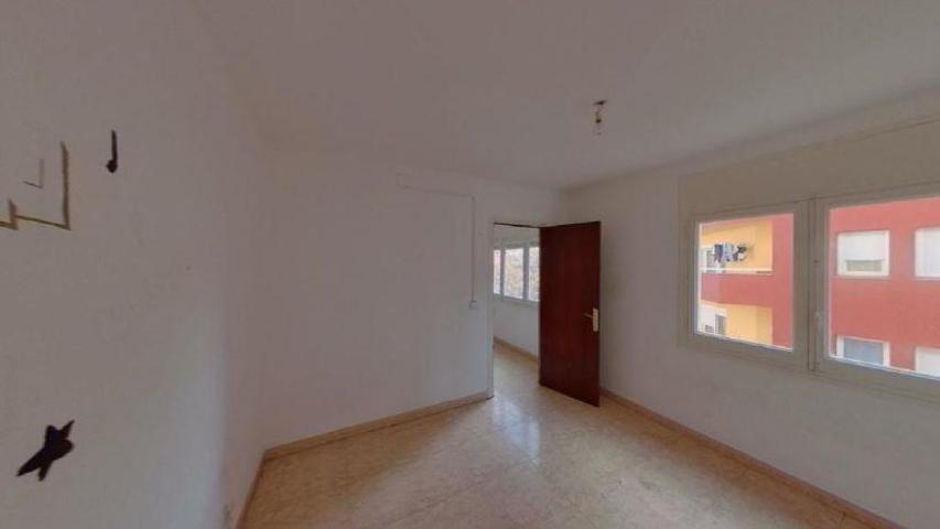 PISO EN VENTA EN BLANES.  INMUEBLE OKUPADO, NO VISITABLE photo 0