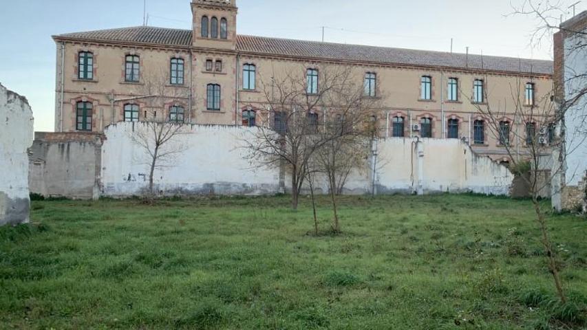 Terreno en venta en Figueres photo 0