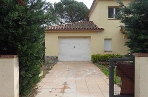 CASA EN VENTA ( OCUPADA ) EN RIELLS I VIABREA, GIRONA photo 0