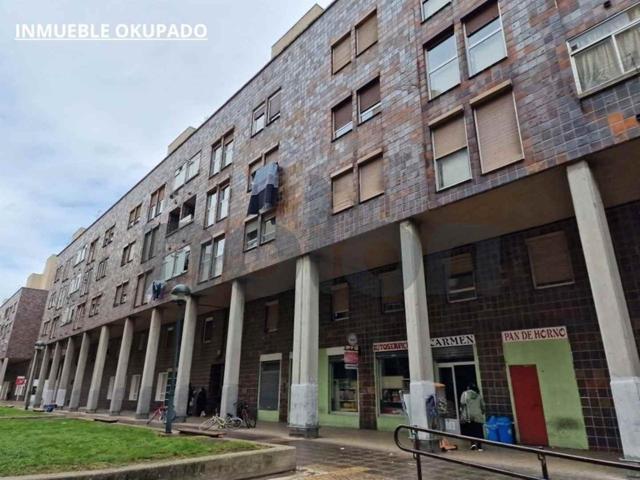 Piso en venta en Vitoria-Gasteiz, Álava &quot;Okupado-no visitable&quot; photo 0