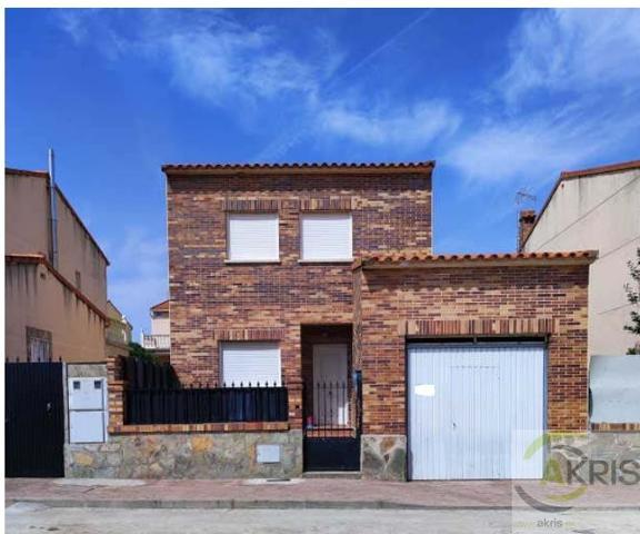 Chalet adosado en venta en El Casar de Escalona (Toledo) photo 0