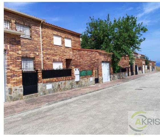 Chalet adosado en venta en El Casar de Escalona (Toledo) photo 0