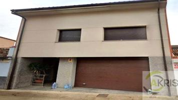 En venta chalet Adosado ( OCUPADO ) en Olot photo 0
