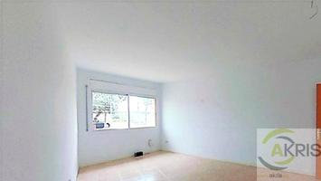 Vivienda &quot; OCUPADA &quot; en venta en centro de Figueres. photo 0
