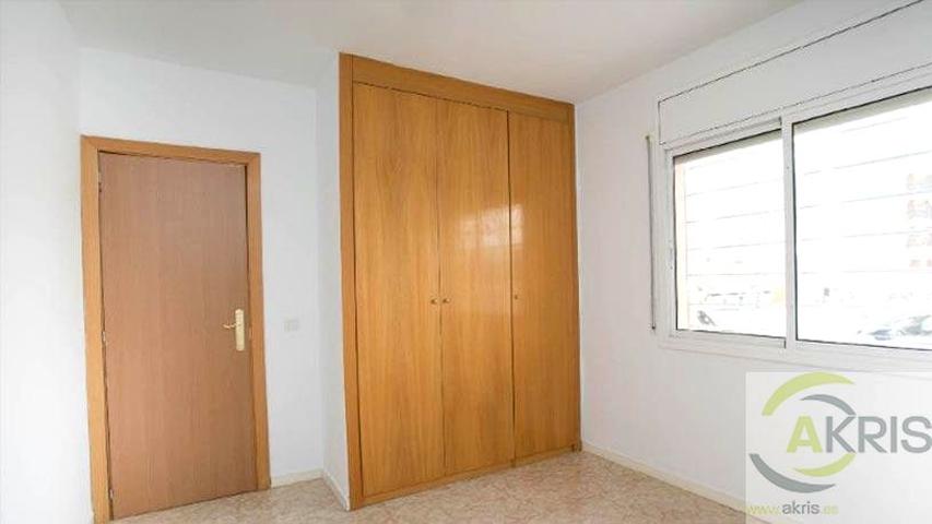 Vivienda &quot; OCUPADA &quot; en venta en centro de Figueres. photo 0