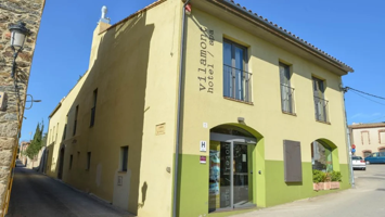 Hotel - Spa en venta en plaza De La Igesia, Garriguella photo 0