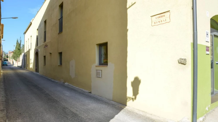 Hotel - Spa en venta en plaza De La Igesia, Garriguella photo 0