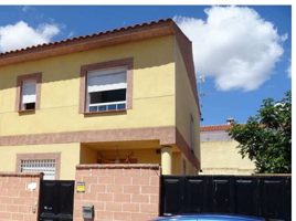 CHALET ADOSADO EN VENTA EN EL CASAR DE ESCALONA (TOLEDO) photo 0