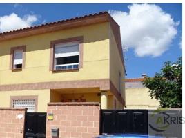 CHALET ADOSADO EN VENTA EN EL CASAR DE ESCALONA (TOLEDO) photo 0