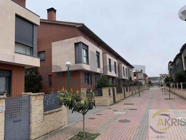 ADOSADO EN VENTA EN BURGOS - OCUPADO photo 0