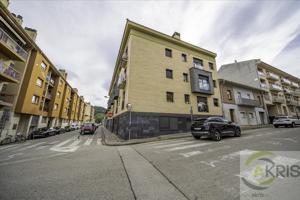 BAJO EN VENTA EN OLOT photo 0