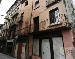 CHALET ADOSADO EN OLOT photo 0