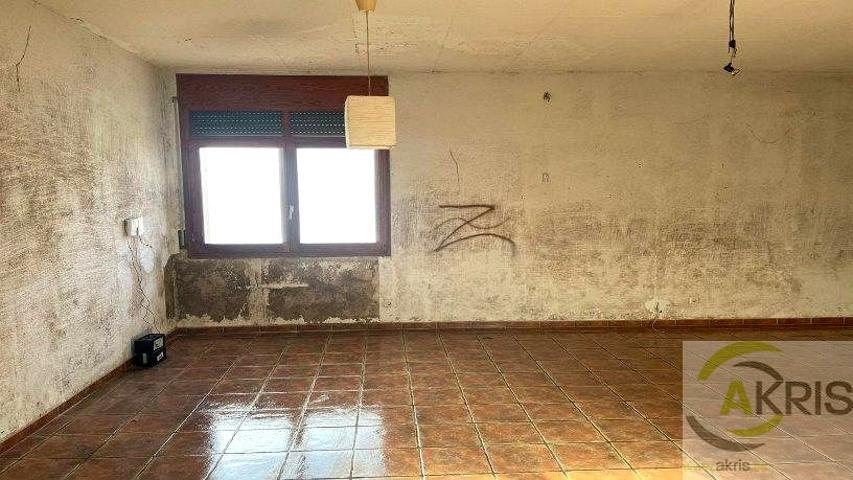 Piso en venta en Llanca, Girona photo 0