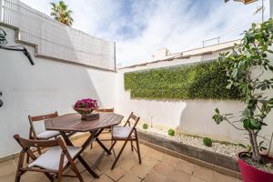 Planta baja reformada de 2 habitaciones, con patio en zona Els Hostalets photo 0