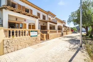 Chalet Adosado de 3 + 1 Habitaciones con Terraza y Patio en Son Ferriol photo 0