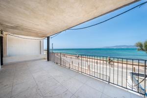 Dúplex de dos plantas y 420m2 en primera línea del mar photo 0