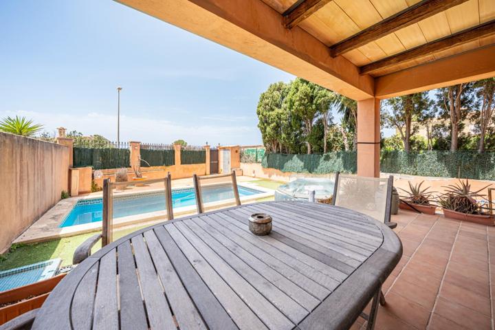 CHALET PAREADO CON JARDÍN, PISCINA PROPIA Y GARAJE EN SA TORRE photo 0