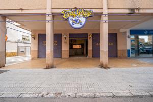 Local en esquina en El Arenal con más de 17 m de fachada, terraza, trastero y garaje incluido photo 0