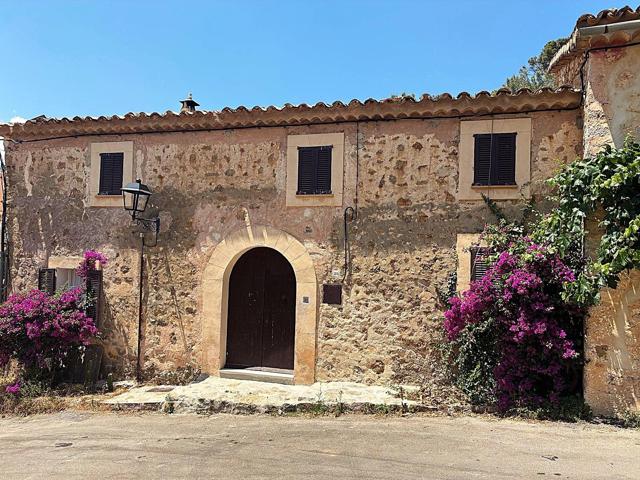 ESPACIOSA CASA MALLORQUINA CON ENCANTO EN EL PINTORESCO PUEBLO DE ORIENT photo 0