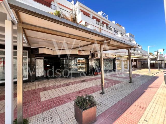 Local En venta en Santa Eulària Des Riu photo 0