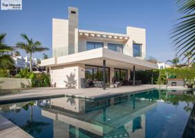 IMPRESIONANTE VILLA MODERNA EN PARCELAS DEL GOLF - MARBELLA photo 0