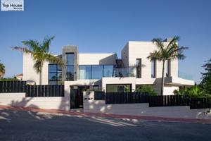 IMPRESIONANTE VILLA MODERNA EN PARCELAS DEL GOLF - MARBELLA photo 0