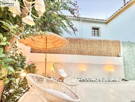 ESPECTACULAR ADOSADO RECIEN REFORMADO EN UNA URBANIZACIÓN MUY DEMANDADA EN LA ZONA DE GUADALMINA BAJA EN MARBELLA photo 0
