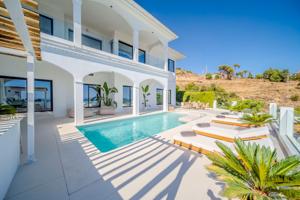 INCREIBLE VILLA DE LUJO CON VISTAS AL MAR EN BENALMADENA photo 0