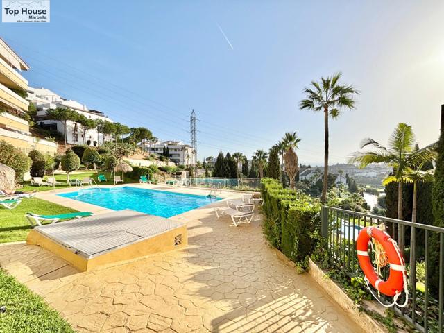 FANTÁSTICO PISO EN UNA URBANIZACIÓN CON PISCINAS VISTAS AL MAR Y JUNTO AL CAMPO DE GOLF EN LAS LAGUNAS DE MIJAS photo 0