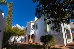 En venta en Marbella centro, Huerta Belón, villa de 6 dormitorios. photo 0