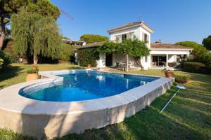 Villa con encanto andaluz para reformar en Nueva Andalucía – Bonitas vistas abiertas photo 0