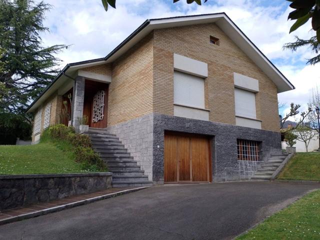 Chalet unifamiliar en venta en Ciudad-Naranco-Vallobín(33012) photo 0
