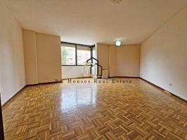 Piso en venta en Los Rosales photo 0
