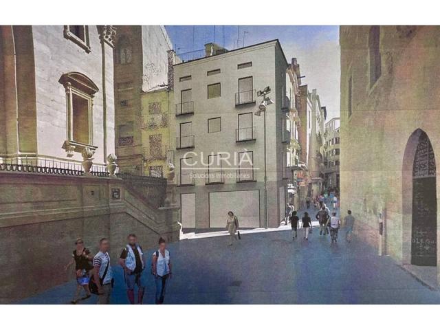 Edificio en alquiler con un emplazamiento único al lado de la catedral. photo 0