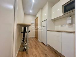 Apartamento en Eix comercial al lado de la Plaza Sant Joan para uso VIVIENDA O DESPACHO. photo 0