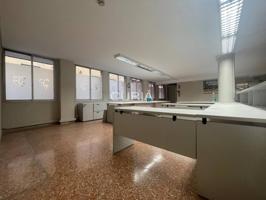 Gran Oficina en venta para abrir su negocio en la Zona Rambla de Ferran. photo 0