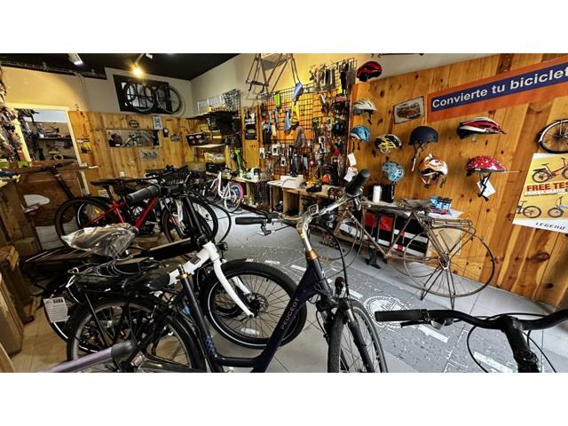 Traspaso de tienda-taller de bicicletas en el centro de Badalona photo 0