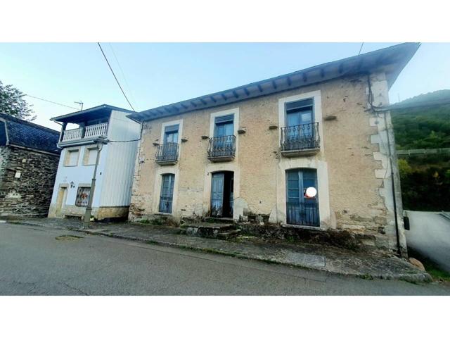 casa de pueblo en La Portela de Valcarce, 3 plantas, 5 habitaciones,baño y aseo, salón con chimenea, a reformar photo 0