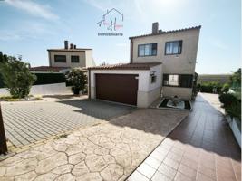 Chalet en Venta en Urbanización - Lares de Castellanos photo 0