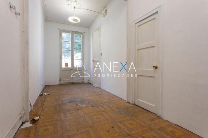 Piso En venta en Sants, Barcelona photo 0