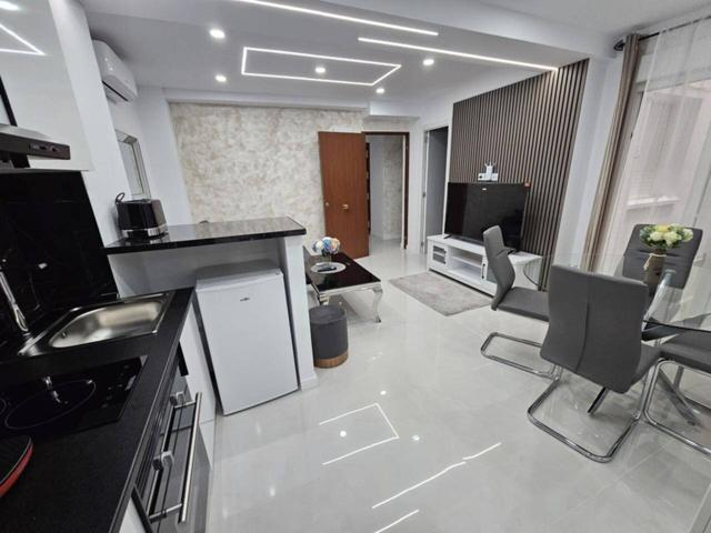 Piso en Calle de Orense photo 0