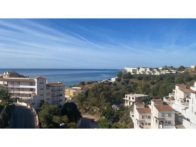 **En Venta: Encantador Adosado de 3 dormitorios y 2 baños con vistas al mar y apartamento independiente en Carvajal photo 0