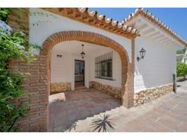 Luminoso Bungalow Orientado al Sur con Espectaculares Jardines Privados en Comunidad Exclusiva y Cerrada photo 0