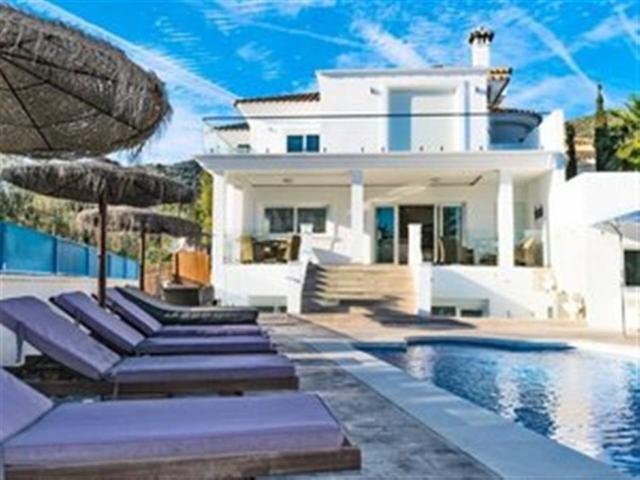 Villa de 5 Dormitorios | Exclusiva La Capellanía, Benalmádena photo 0