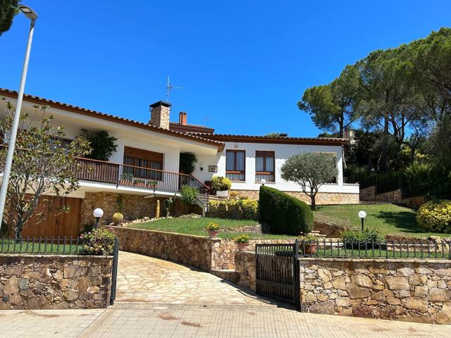 Villa En venta en Mont-ras photo 0