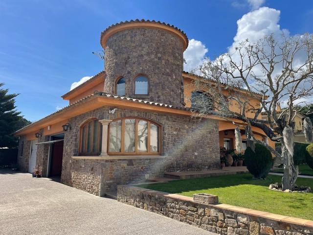 Villa En venta en Mont-ras photo 0