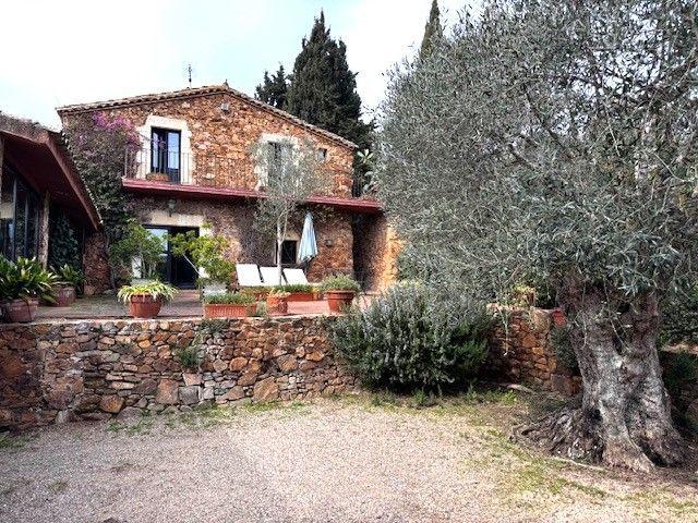 Casa En venta en Mont-ras photo 0