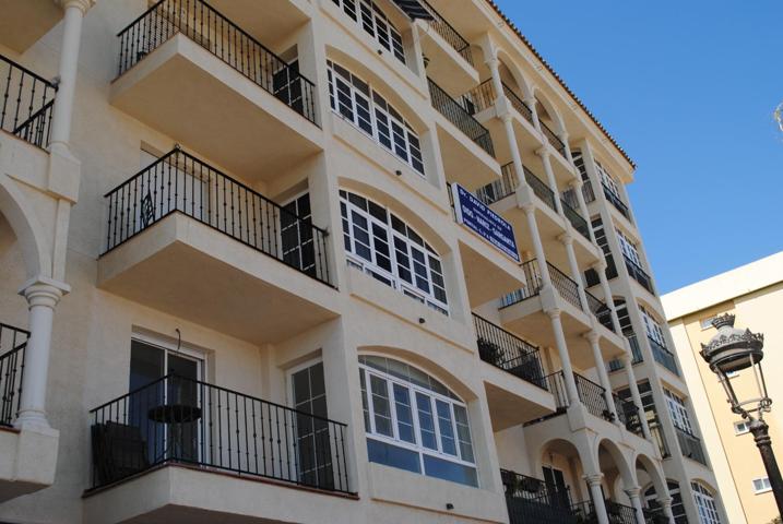 Piso luminoso en pleno centro de Estepona – 5ª planta, a 1 min de la playa photo 0