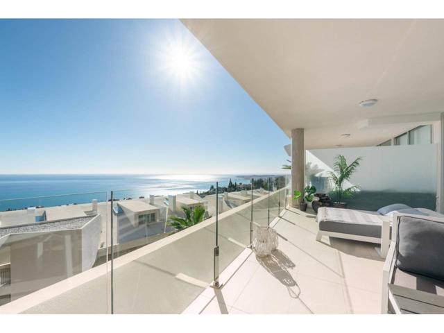 Lujo y las Vistas Panorámicas te Esperan en este Magnífico Apartamento en Benalmádena Pueblo photo 0