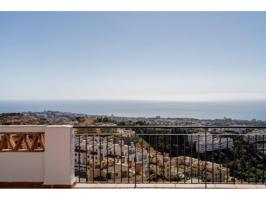 Ático Esquinero de Lujo con Terraza Panorámica y Vistas al Mar photo 0